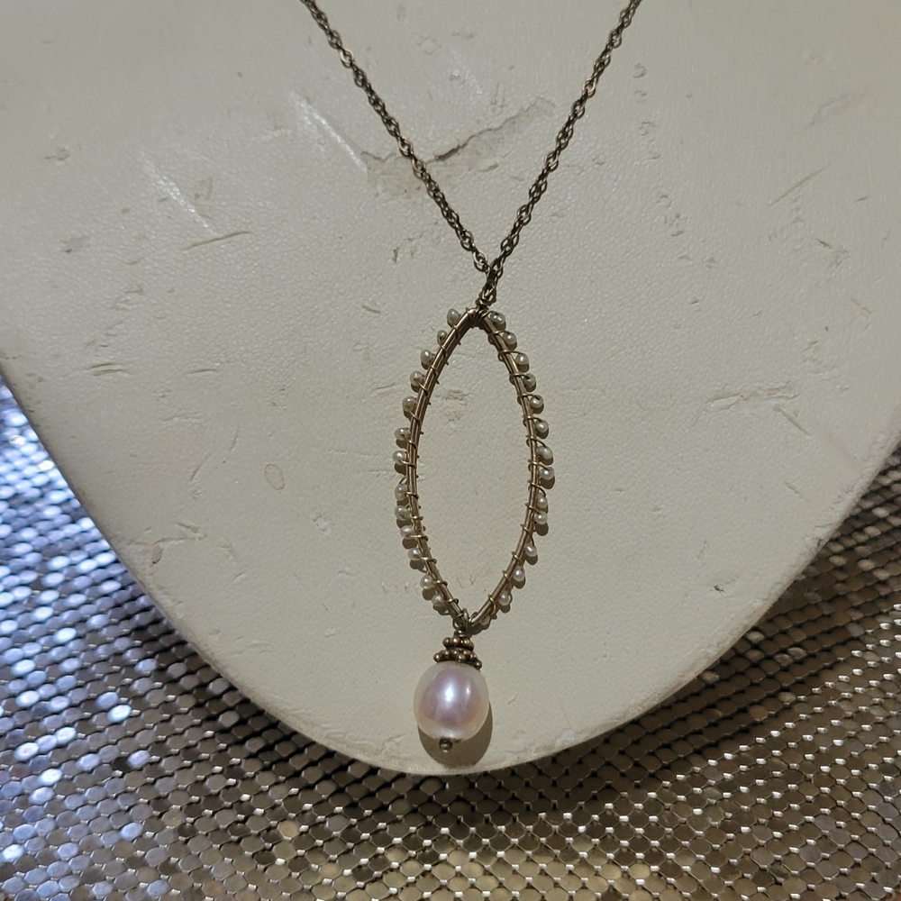 Dainty Pearl Pendant Necklace 18"